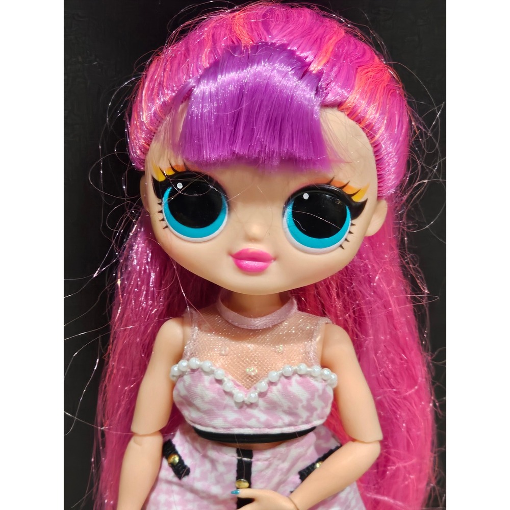LOL Surprise OMG Movie Magic Studios Doll Pink Checkered‎ Outfit